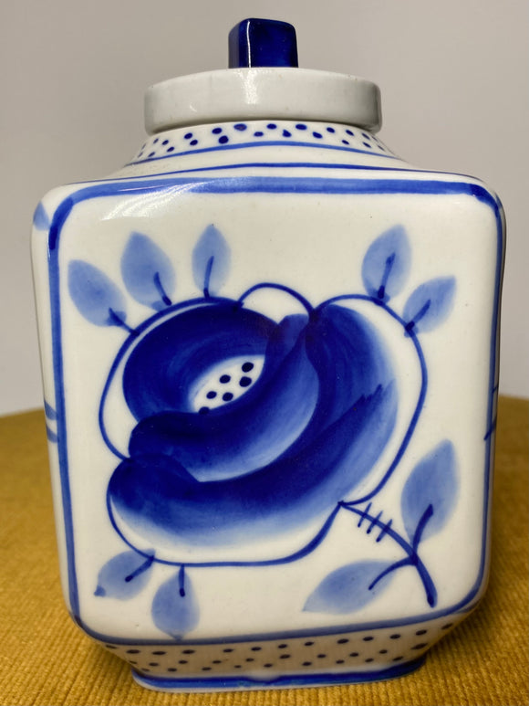 Soviert era Gzhel porcelain tea caddy