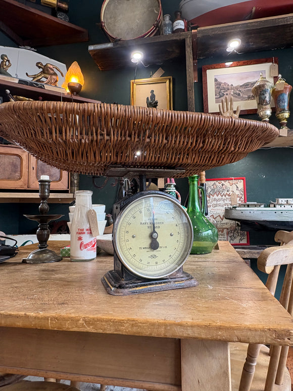 1930s Hughes’ Baby Weigher No. 48B – Vintage Scales in Working Order