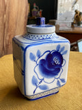 Soviert era Gzhel porcelain tea caddy