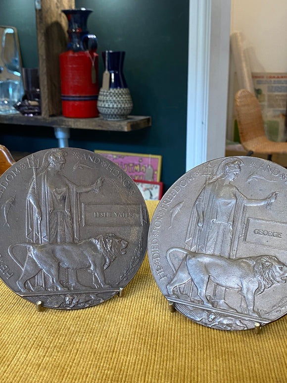 Set of two World War One bronze death plaques