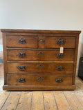 Exquisite Georgian Oak Chest of Drawers – Circa 1720s – Timeless Craftsmanship