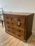 Exquisite Georgian Oak Chest of Drawers – Circa 1720s – Timeless Craftsmanship