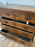 Exquisite Georgian Oak Chest of Drawers – Circa 1720s – Timeless Craftsmanship